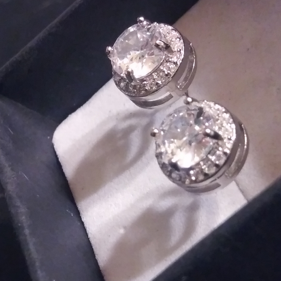 Vintage Jewelry - Diamond Halo Stud Earrings in Silver